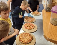 Wyjście kl. 3c do pizzerii 