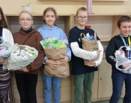 Udział uczniów w Akcji misyjnej "Kup Pan Szczotkę"