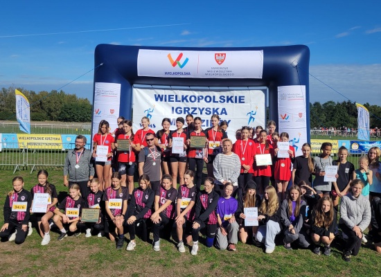 Medale w finale wojewódzkim w Sztafetowych Biegach Przełajowych